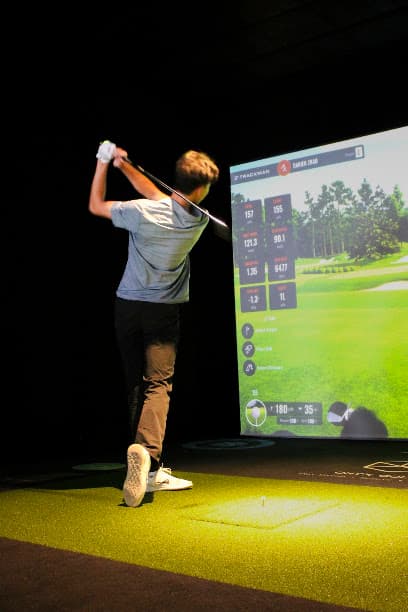 Onyx Indoor Golf, Cafe & Lounge